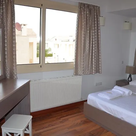 فيلة Anthorina 3 بروتاراس